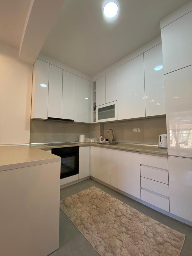 En Apartment *