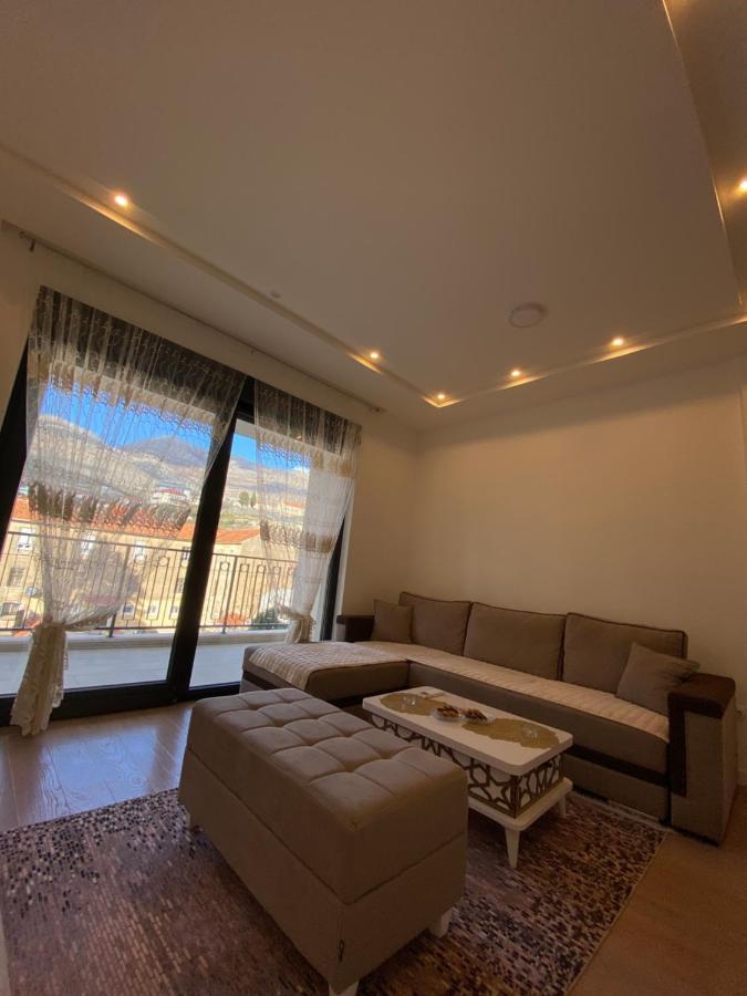 En Apartment *